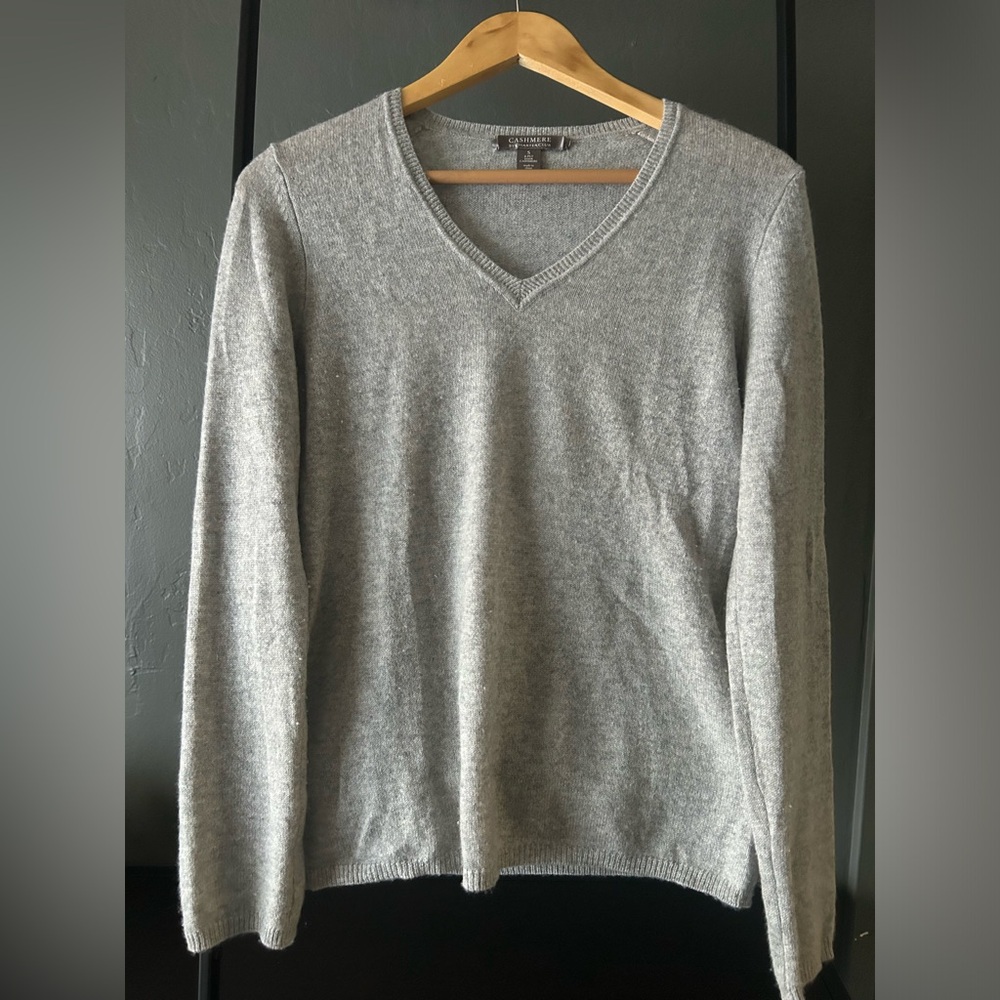Grey cashmere long sleeve v-neck sweater